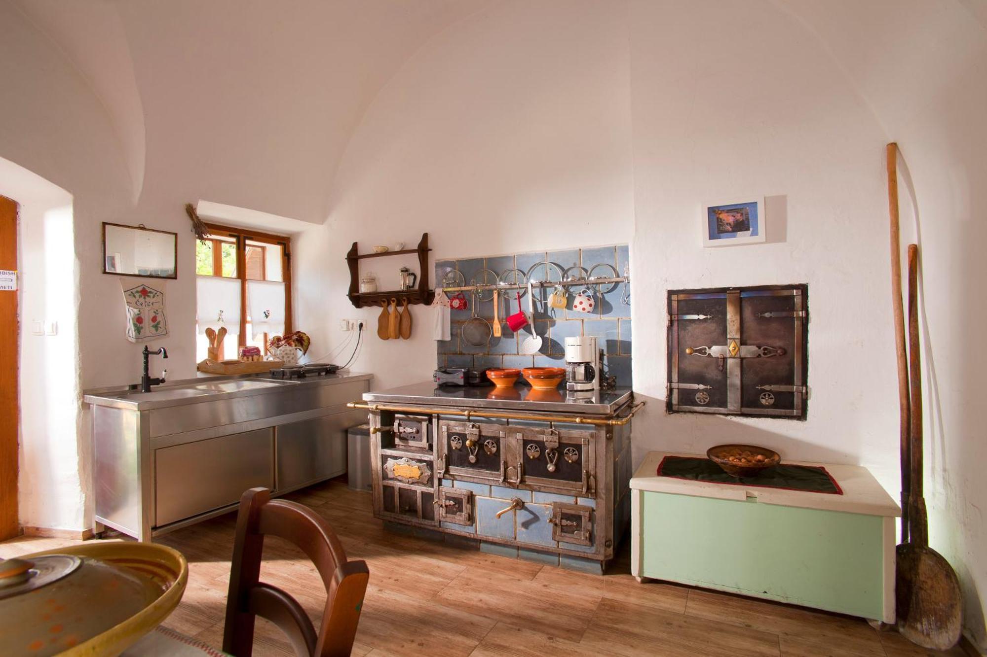 Juvanova Hisa - Apartments And Rooms Luce Экстерьер фото