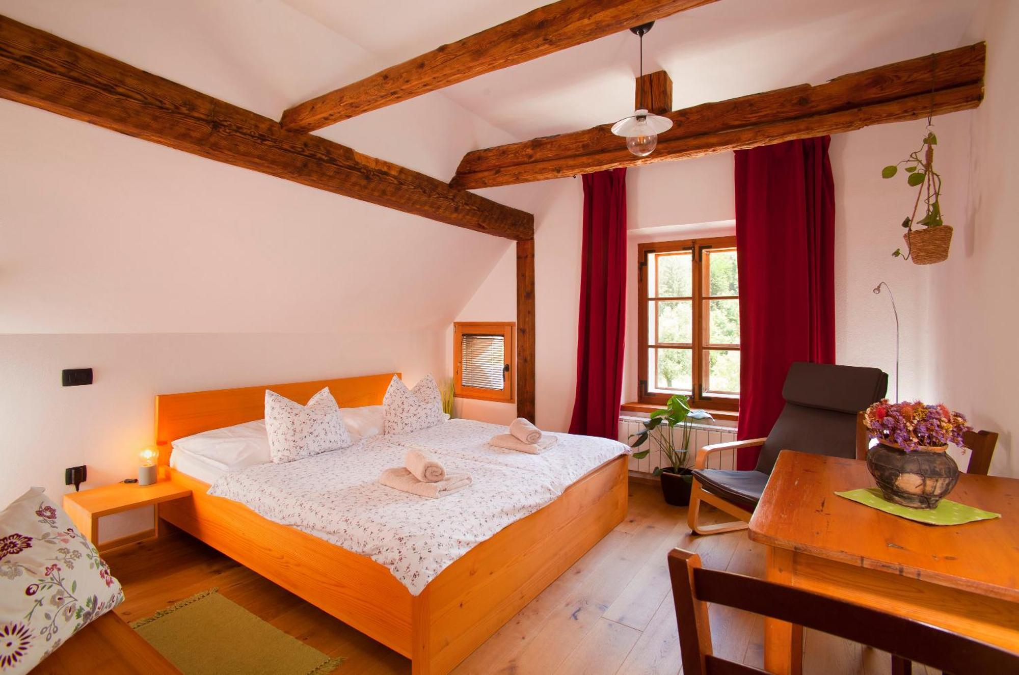 Juvanova Hisa - Apartments And Rooms Luce Экстерьер фото